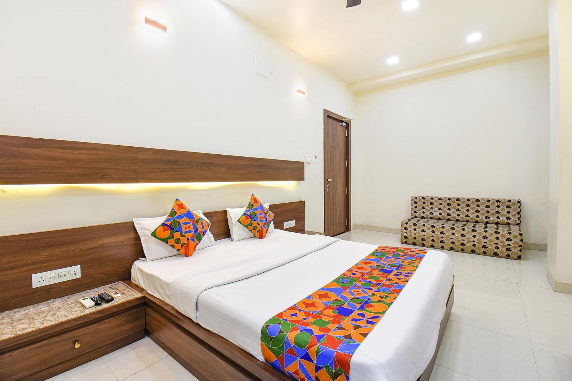 Fabhotel Royal Suits - Nr Mahadji Shinde Chhatri Pune Exterior photo