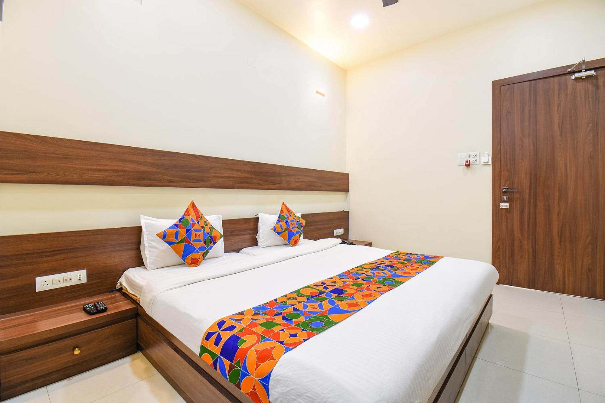 Fabhotel Royal Suits - Nr Mahadji Shinde Chhatri Pune Exterior photo